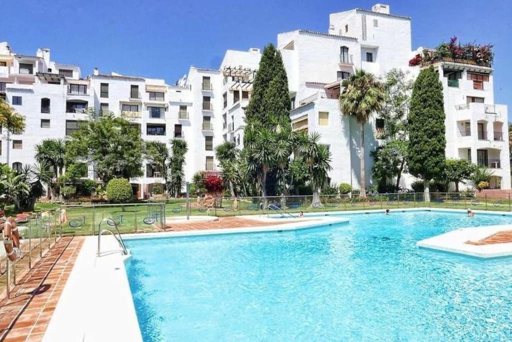 Caprichoso Apartamento En El Corazon De Puerto Banus Marbella Luaran gambar