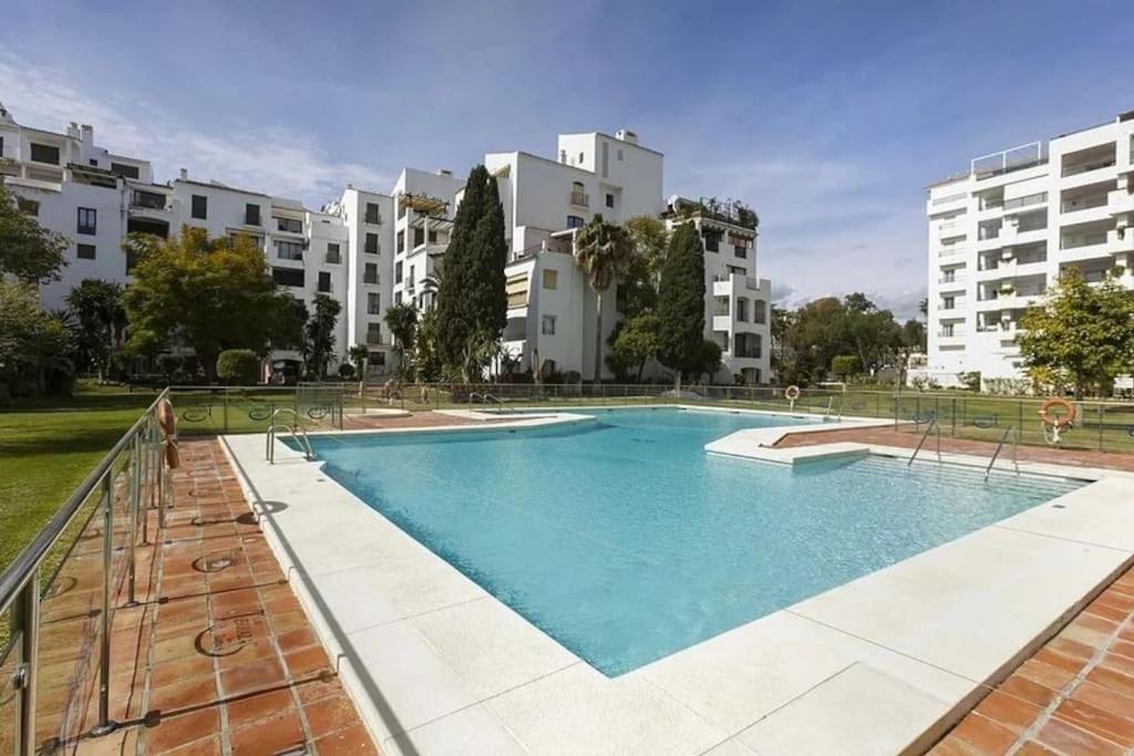 Caprichoso Apartamento En El Corazon De Puerto Banus Marbella Luaran gambar