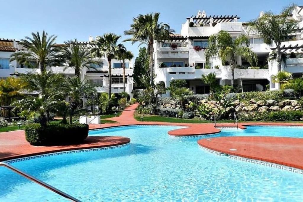 Caprichoso Apartamento En El Corazon De Puerto Banus Marbella Luaran gambar